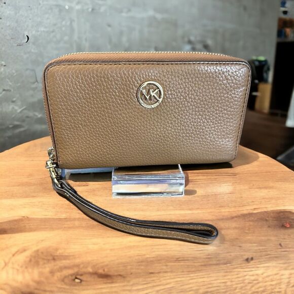 Michael Kors Pebbled Leather Zippy Long Wallet - Picture 1 of 12